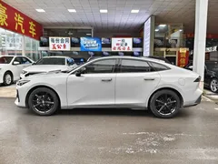 2022 Changan UNI-V 1.5T Premium — фото 10