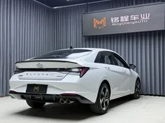 2022 Hyundai Elantra 240TGDi DCT LUX Premium, белый — фото 4