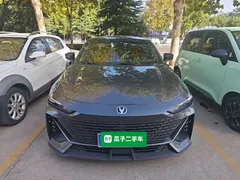 2022 Changan UNI-V 1.5T Premium — фото 3