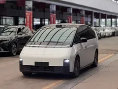 2024 Li Auto MEGA Ultra, белый — фото 1