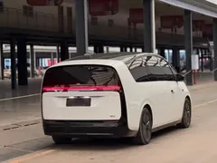 2024 Li Auto MEGA Ultra, белый — фото 9
