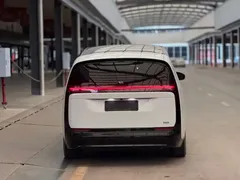 2024 Li Auto MEGA Ultra, белый — фото 11