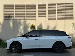 2025 Li Auto i6 2WD Standard, белый — фото 3