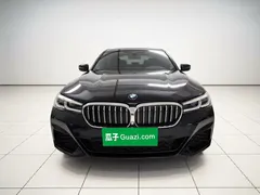 2023 BMW 5 Series 530Li Leading M Sport Package, чёрный — фото 2