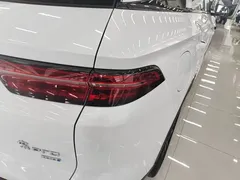 2025 BYD Song Pro 2nd Gen Smart Driving DM-i PHEV 75km Leading, белый — фото 8