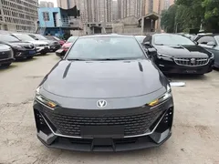 2022 Changan UNI-V 1.5T — фото 3