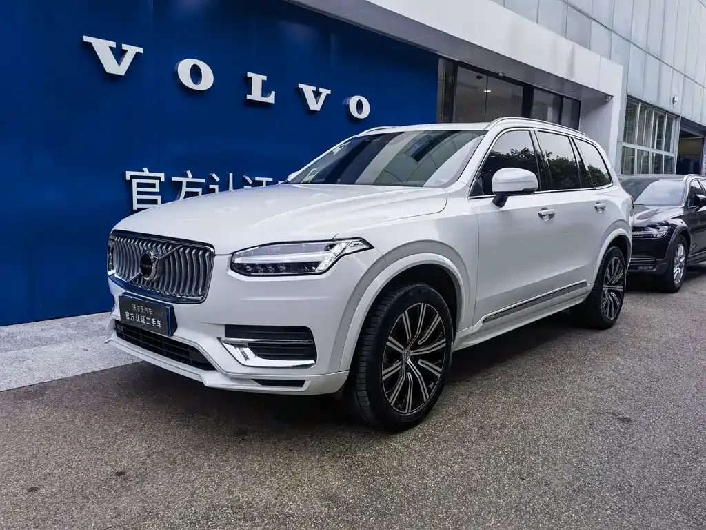2023 Volvo XC90 B5 Luxury 7