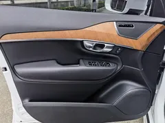 2023 Volvo XC90 B5 Luxury 7, белый — фото 11