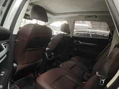 2022 Geely Okavango 1.8TD DCT Luxury 7-seat, белый — фото 17