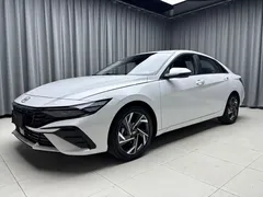 2023 Hyundai Elantra 1.5L CVT LUX Premium, белый — фото 1