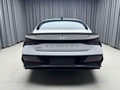 2023 Hyundai Elantra 1.5L CVT LUX Premium, белый — фото 5