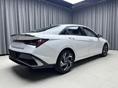 2023 Hyundai Elantra 1.5L CVT LUX Premium, белый — фото 6