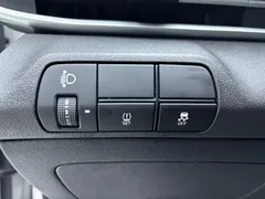 2023 Hyundai Elantra 1.5L CVT LUX Premium, белый — фото 12