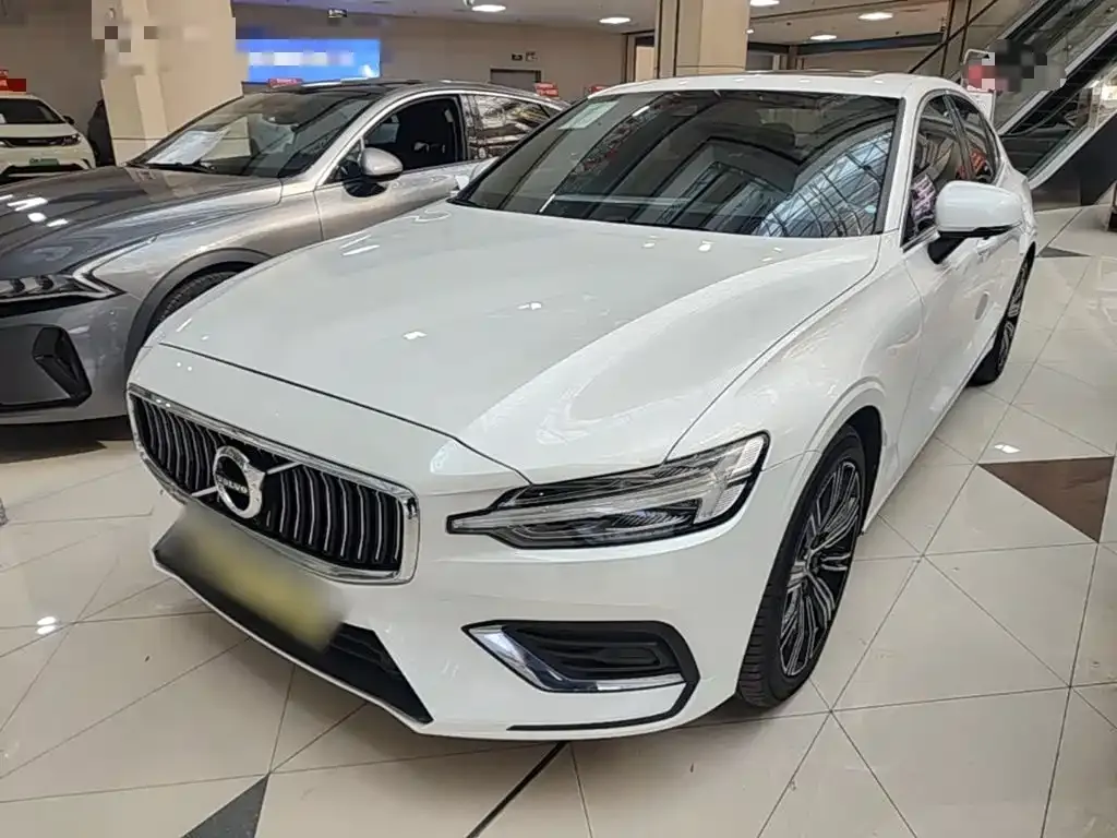 2022 Volvo S60 B4 Luxury