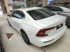 2022 Volvo S60 B4 Luxury, белый — фото 5
