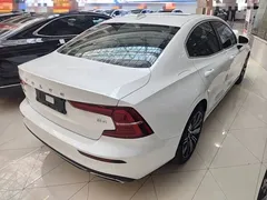 2022 Volvo S60 B4 Luxury, белый — фото 7
