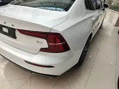 2022 Volvo S60 B4 Luxury, белый — фото 8