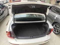 2022 Volvo S60 B4 Luxury, белый — фото 19