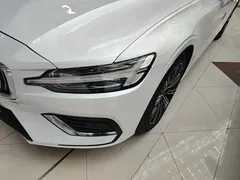 2022 Volvo S60 B4 Luxury, белый — фото 24