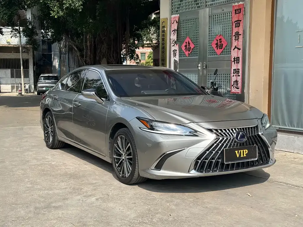 2022 Lexus ES 300h Premium