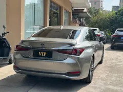 2022 Lexus ES 300h Premium — фото 10