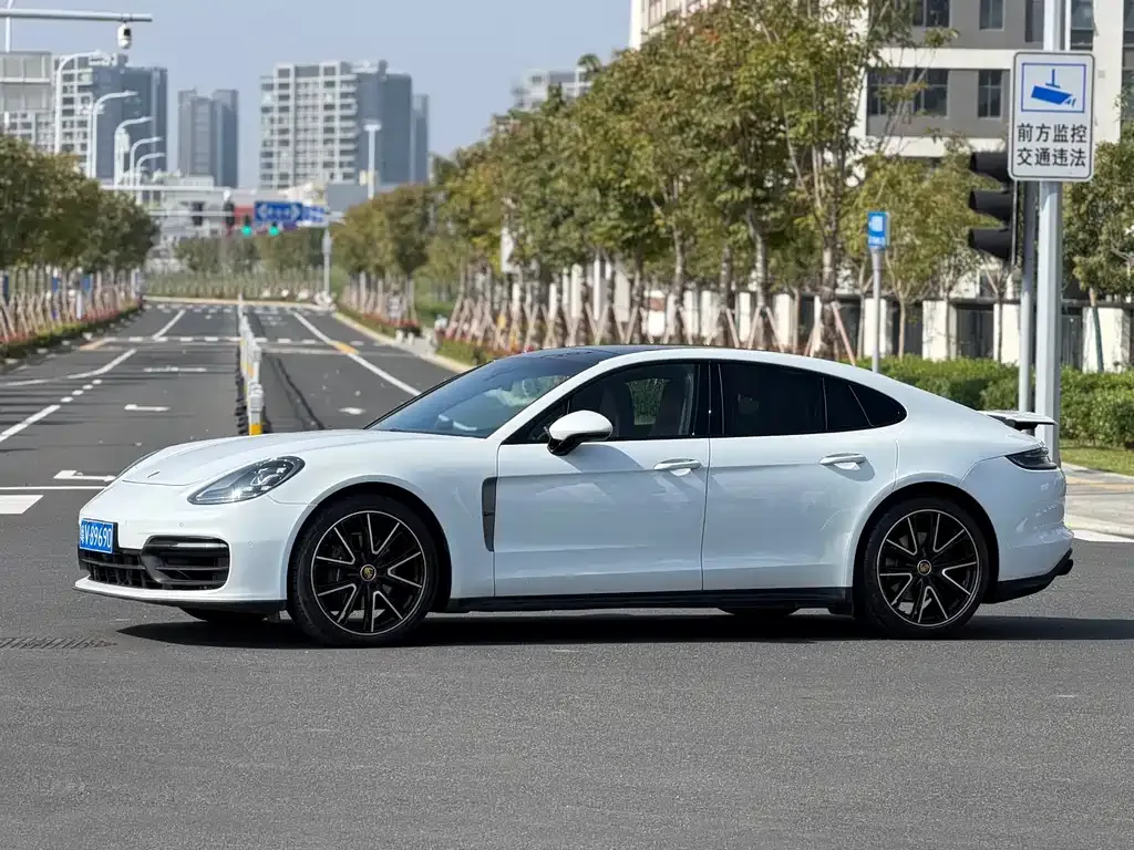 2023 Porsche Panamera 2.9T Platinum Edition