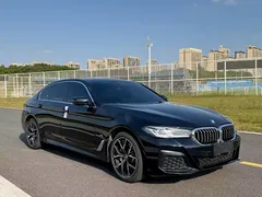 2022 BMW 5 Series 530Li Premium M Sport Package, чёрный — фото 1
