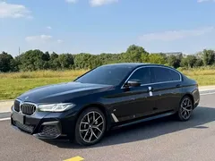 2022 BMW 5 Series 530Li Premium M Sport Package, чёрный — фото 2