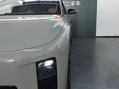 2025 Li Auto i8 Standard — фото 5
