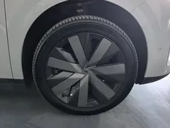 2025 Li Auto i8 Standard — фото 6