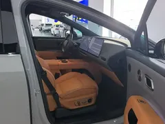 2025 Li Auto i8 Standard — фото 8