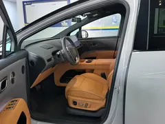 2025 Li Auto i8 Standard — фото 9