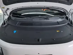 2025 Li Auto i8 Standard — фото 10