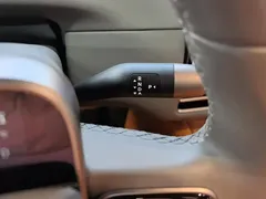 2025 Li Auto i8 Standard — фото 16