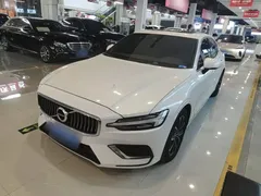 2021 Volvo S60 T4 Luxury, белый — фото 1