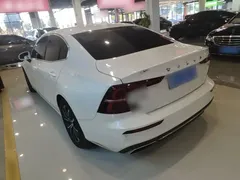 2021 Volvo S60 T4 Luxury, белый — фото 5