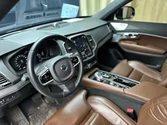 2022 Volvo XC90 T8 PHEV Premium Luxury 7-seat, чёрный — фото 12