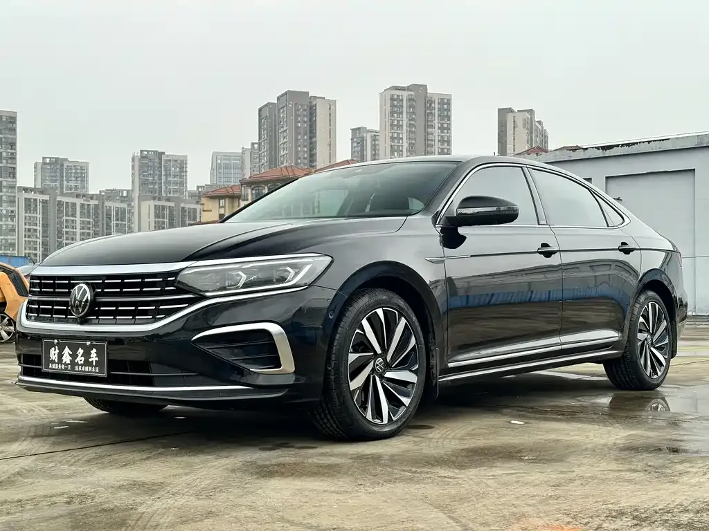 2023 Volkswagen Passat 330TSI Luxury