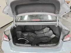 2021 Hyundai Elantra 1.5L CVT LUX Premium — фото 19
