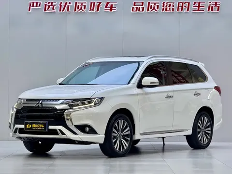 2021 Mitsubishi Outlander 2.4L 4WD 5-seat