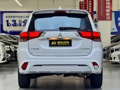 2021 Mitsubishi Outlander 2.4L 4WD 5-seat, белый — фото 4