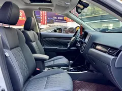 2021 Mitsubishi Outlander 2.4L 4WD 5-seat, белый — фото 5