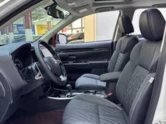 2021 Mitsubishi Outlander 2.4L 4WD 5-seat, белый — фото 6