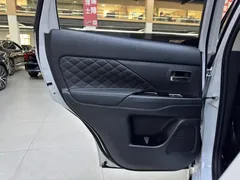 2021 Mitsubishi Outlander 2.4L 4WD 5-seat, белый — фото 12