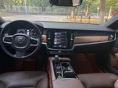 2021 Volvo S90 T8 PHEV Luxury, чёрный — фото 11