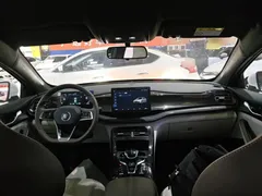 2024 BYD Qin PLUS Honor DM-i PHEV 55km Leading, белый — фото 10