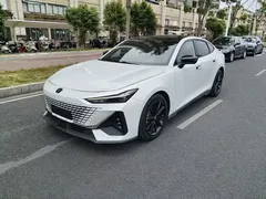 2022 Changan UNI-V 1.5T Premium, белый — фото 2