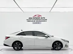 2022 Hyundai Elantra 1.5L CVT LUX Premium, белый — фото 7