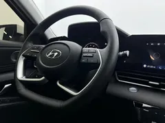 2022 Hyundai Elantra 1.5L CVT LUX Premium, белый — фото 10