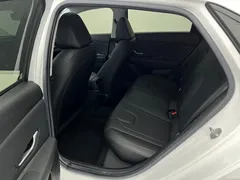 2022 Hyundai Elantra 1.5L CVT LUX Premium, белый — фото 15